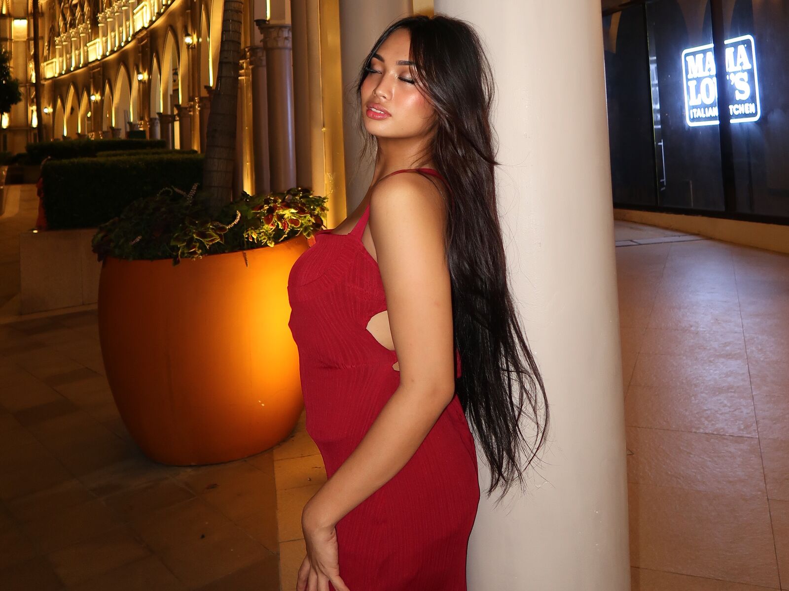 Free Naked ElleJames