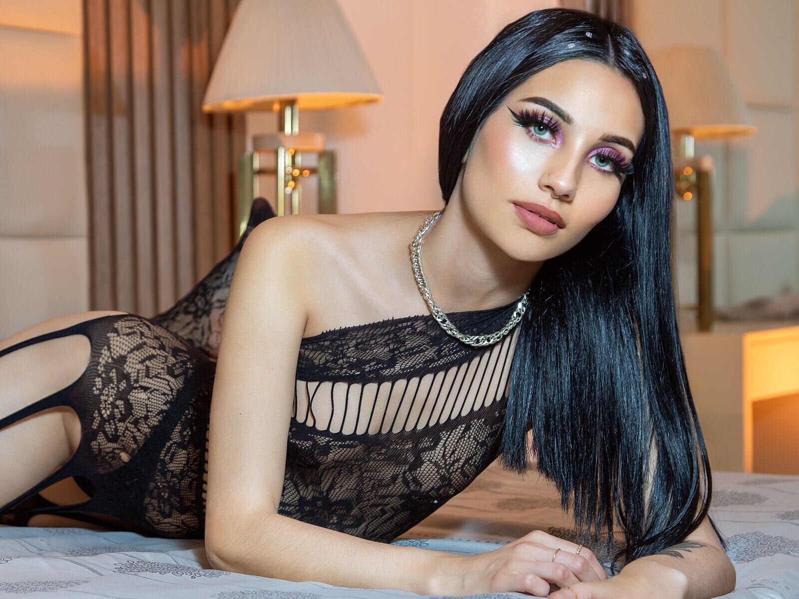 Free Naked LauriRhosyne