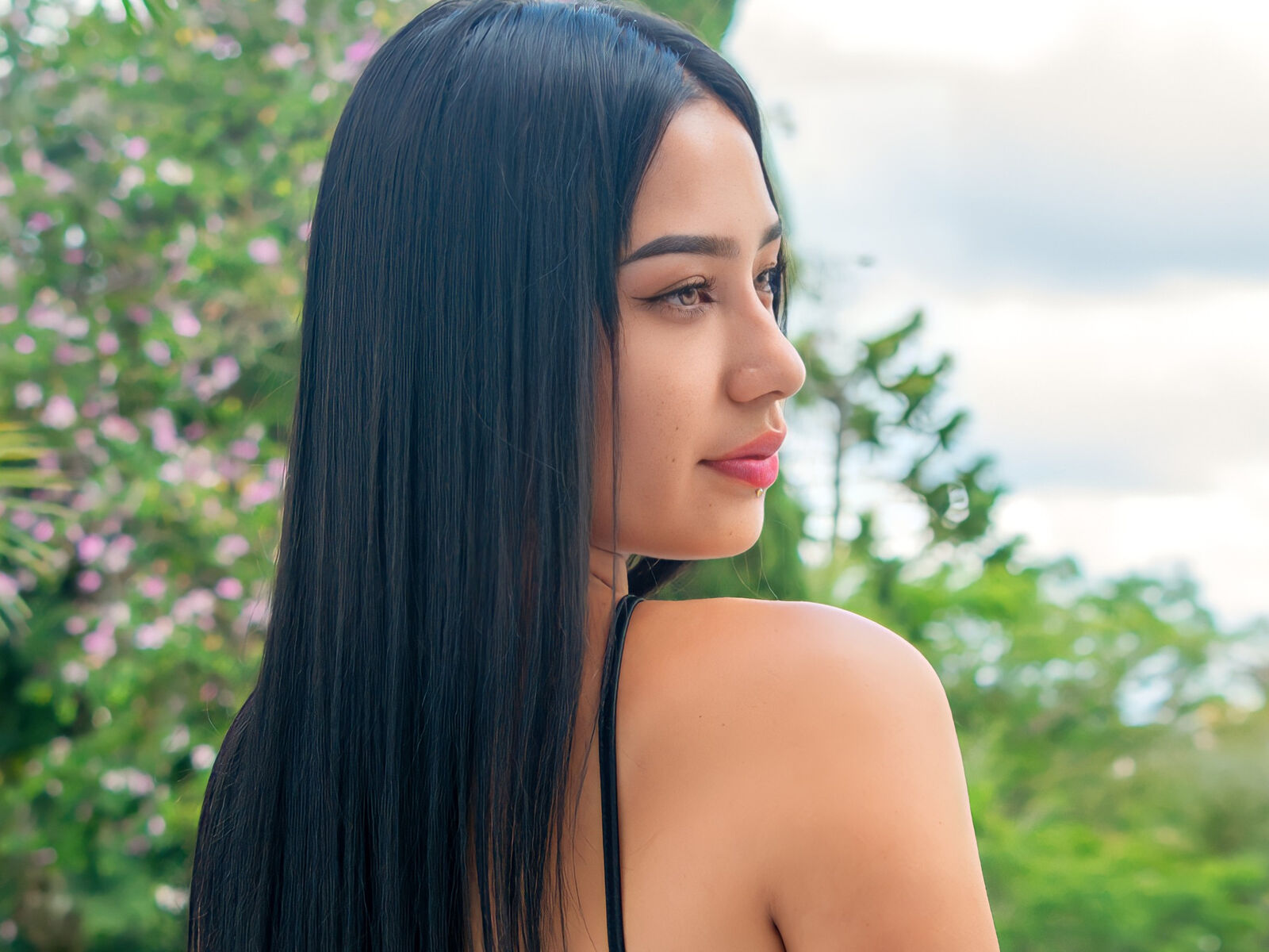 Free Naked TeaThomson